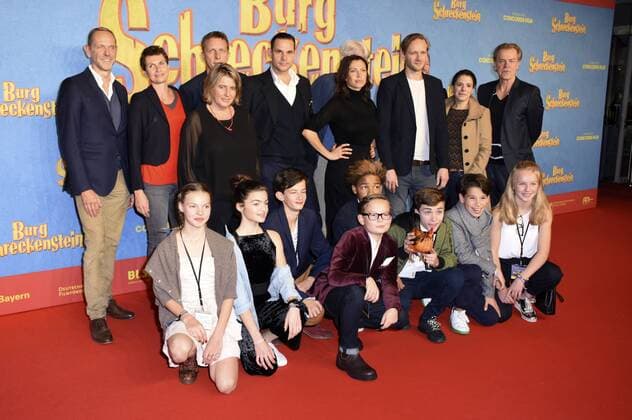 v.l.n.r.: Markus Zimmer (Concorde Film), Ursula Woerner, Annie Brunner, Andreas Richter (Roxy Film), Alexander Beyer, Jana Pallaske, Nikolaus Prediger (FFF), Matthias Lier, Alexis von Wittgenstein (Violet Pictures), Christiana Wertz (IDM Südtirol), Ralf Huettner (Regisseur), Paula Donath, Nina Goceva, Eloi Christ, Caspar Krzysch, Chieloka Nwokolo, Maurizio Magno, Benedict Glöckle, Mina Rueffer bei der Premiere des Kinofilms Burg Schreckenstein im Mathäser Filmpalast. München, 16.10.2016 Foto:xP.xSchönbergerx xFuturexImage