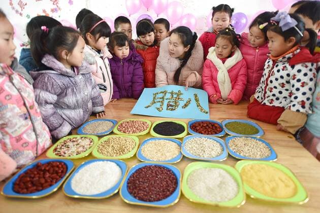 January 4, 2017 - Lianyungang, Lianyungang, China - Lianyungang, CHINA-January 4 2017: (EDITORIAL USE ONLY. CHINA OUT)..Pupils learn to recognize five kinds of cereals under the guidance of teacher at a primary school in Donghai County, Lianyungang City,east China s Jiangsu Province, January 4th, 2017, celebrating the Laba Rice Porridge Festival which falls on January 5th this year. The Laba Rice Porridge Festival is a traditional Chinese festival falls on the 8th day of the 12th month of lunar calendar. It s customary on this day to drink the special porridge, usually stewed of at least eight ingredients. With rice as the main ingredient, this porridge may well contain ingredients like broad beans, red beans, mung beans, red dates, peanuts, chest nuts, both tasty and nutritious. Lianyungang China - ZUMAs145 20170104_zaa_s145_187