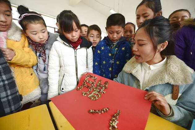 January 4, 2017 - Lianyungang, Lianyungang, China - Lianyungang, CHINA-January 4 2017: (EDITORIAL USE ONLY. CHINA OUT)..Pupils learn to recognize five kinds of cereals under the guidance of teacher at a primary school in Donghai County, Lianyungang City,east China s Jiangsu Province, January 4th, 2017, celebrating the Laba Rice Porridge Festival which falls on January 5th this year. The Laba Rice Porridge Festival is a traditional Chinese festival falls on the 8th day of the 12th month of lunar calendar. It s customary on this day to drink the special porridge, usually stewed of at least eight ingredients. With rice as the main ingredient, this porridge may well contain ingredients like broad beans, red beans, mung beans, red dates, peanuts, chest nuts, both tasty and nutritious. Lianyungang China - ZUMAs145 20170104_zaa_s145_201