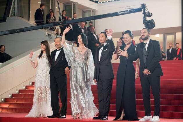 (170524) -- CANNES, May 24, 2017 -- Actress Ayame Misaki, actor Tatsuya Fuji, Director Naomi Kawase, actor Masatoshi Nagase, actress Misuzu Kanno and composer Ibrahim Maalouf (L-R), pose on the red carpet for the screening of the film Radiance in competition at the 70th Cannes Film Festival in Cannes, France, May 23, 2017. ) (jmmn) FRANCE-CANNES-70TH CANNES FILM FESTIVAL-IN COMPETITION-RADIANCE-RED CARPET ChenxYichen
