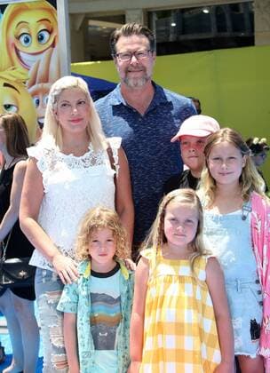 July 23, 2017 - Westwood, U.S. - 23 July 2017 - Westwood, California - Tori Spelling, Dean McDermott and Finn McDermott, Liam McDermott, Stella McDermott and Hattie McDermott. The Emoji Movie World Premiere held at Regency Village Theatre. Photo Credit: AdMedia Westwood U.S. - ZUMAa123 20170723_zaa_a123_517 Copyright: xF.xSadoux