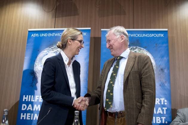 Bilder des Tages Weidel, Gauland, AfD PK Asylpolitik DEU, Deutschland, Germany, Berlin, 21.08.2017 Alice Weidel, Spitzenkandidatin der AfD, und Alexander Gauland, Spitzenkandidat der AfD, (v.l.n.r.), waehrend der Pressekonferenz der AfD, Alternative fuer Deutschland, zum Thema Das Asylpolitische und Entwicklungspolitische Konzept der AfD in Berlin. Die Vorstellung ist Teil vom Bundestagswahlkampf fuer die Bundestagswahl am 24. September 2017. Alice Weidel, candidate AfD for the general election, and Alexander Gauland, candidate AfD for the general election (f.l.t.r.), during a press conference of Germany s right-wing populist party AfD, Alternative fuer Deutschland, on their program on immigration and integration in Berlin. This campaign is part for the federal elections of the German Bundestag scheduled for September 24 2017