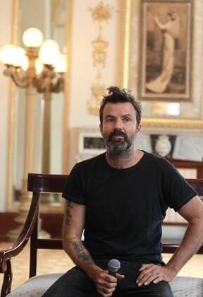 Spanish singer-songwriter Pau Dones, vocalist of the musical group Jarabe de Palo , poses for a photograph during a press conference in Mexico City, Mexico, 18 September 2017. The Spanish group announced the dates for its Tour 50 Palos , five concerts on September 18, 20, 21, 22 and 25 at the Theater Esperanza Iris in the Mexican capital. In addition, the Spanish vocalist promotes his first book entitled 50 Palos and Sigo Sonando , (50 Palos and I keep dreaming), where he tells stories in first person about his career within the Spanish band. Press conference of the Spanish group Jarabe de Palo to promote its Tour 50 Palos in Mexico !ACHTUNG: NUR REDAKTIONELLE NUTZUNG! Copyright: xMarioxGuzmánx MEX12 20170918-636413664632768989