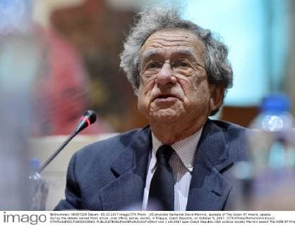 US physicist Nathaniel David Mermin, laureate of The Vision 97 Award, speaks during the debate named Mysl, smysl, svet (Mind, sense, world), in Prague, Czech Republic, on October 5, 2017. (CTKxPhoto RomanxVondrous) CTKPhotoP201710050335001 vnd 1