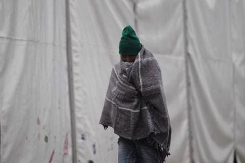 Central American migrants protect themselves from the cold due to an icy wave that affects the country, while they remain in the sports stadium Jesus Martinez Palillo , in Mexico City, Mexico, 14 November 2018 .The main contingent of the caravan of Central American migrants advance in groups through northwestern Mexico, still some 2,000 kilometers from Tijuana, where hundreds have already gathered before the watchful eye of the United States.A majority of members of the second caravan of Hondurans remain in Mexico City, where, according to the latest court of the capital authorities are about 1,200, who rest in a sports complex in the east of the capital. Migrant Caravan travels northwest of Mexico while US reinforces border !ACHTUNG: NUR REDAKTIONELLE NUTZUNG! Copyright: xSashenkaxGutierrezx AME4017 20181114-636778148950727989