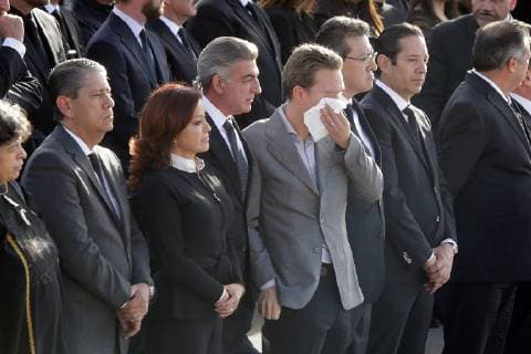 Mexiko, Trauer um Martha Erika Alonso und Rafael Moreno Valle The Attorney General of the State of Puebla, Gilberto Higuera (2-L); the former governor of Puebla, Antonio Gali (4-L), and former governor of Chiapas, Manuel Velasco (5-L), pay tribute to Governor Martha Erika Alonso and her husband and senator Rafael Moreno Valle, who died in a helicoper crash on 24 December, during a ceremony held in Puebla, Mexico, 25 December 2018. State funeral of the Mexican governor and senator killed in helicopter crash !ACHTUNG: NUR REDAKTIONELLE NUTZUNG! Copyright: xHILDAxRIOSx AME2008 20181226-636813864746265672