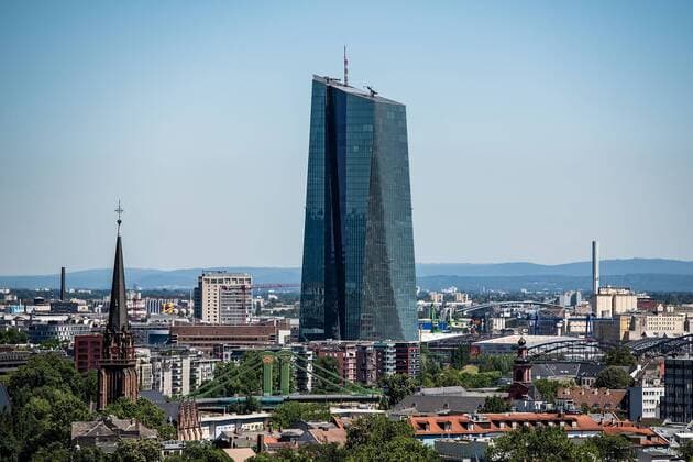 Reise, xfux, Architektur, EZB - Europaeische Zentralbank Frankfurt am Main, Neubau der Europaeischen Zentralbank Frankfurt Skyline, FFM, Frankfurt am Main Skyline, Mainhatten, Main, Bank, Tower, Hochhaeuser, Hochhaus, Bankenstadt, City, Wolkenkratzer, Skyscraper, Hochhaus, Tag, hell, Sky, Wolken, blauer Himmel Frankfurt am Main