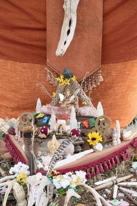 August 2, 2019, Loveland, Colorado, U.S: A make-shift shrine at the Arise Music Festival. This family-friendly annual 3-day premiere multi-genre music, yoga, art, and camping festival, in it s 7th year in the beautiful hills of Sunrise Ranch, has a leave-no trace ethos for it s 13,000 festival goers, and is committed to providing a joyous pathway for building and strengthening community. Loveland U.S. - ZUMAm92_ 20190802_zap_m92_006 Copyright: xDonxSeniaxMurrayx