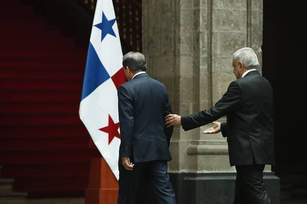 President of Mexico Andres Manuel Lopez Obrador (R), and his counterpart from Panama, Laurentino Cortizo (L), walk during his protocol reception at the National Palace, in Mexico City, Mexico, 30 October 2019. During the visit - which will last 24 hours - issues of international security, cooperation and border controls will be mainly addressed, diplomatic sources explained. The President of Panama, Laurentino Cortizo, begins his state visit to Mexico !ACHTUNG: NUR REDAKTIONELLE NUTZUNG! Copyright: xJosexMendezx MEX7162 20191030-637080685506847589