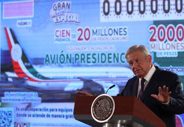 Mexiko Stadt, PK Präsident Lopez Obrador zur Flugzeug Lotterie President of Mexico, Andres Manuel Lopez Obrador, participates in press conference, in the National Palace of Mexico City, Mexico, 07 February 2020. In a unique raffle, the president of Mexico, Andres Manuel Lopez Obrador, confirmed this Friday that after analysis, reflections and consultations raffle prizes for the value of the Mexican presidential plane on September 15, a Boeing 787 valued in about 130 million dollars. In this way, the raffle is not from the plane itself, but from the money equivalent to this expensive aircraft. Meanwhile, the vehicle will remain protected by the Air Force for two years, while it is definitely sold. EFE Mario Guzman Lopez Obrador will raffle Mexico s presidential plane on September 15 !ACHTUNG: NUR REDAKTIONELLE NUTZUNG! Copyright: xMarioxGuzmánx MEX4503 20200207-637166886756632350