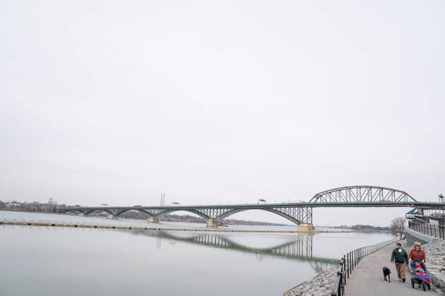 March 18, 2020, Buffalo, New York, USA: The USA and Canada have closed the border to all non-essential travel becuase of Covid-19. The 5,500 mile border has been closed by mutual agreement between the two governments. The Peace Bridge between Buffalo, NY and Fort Erie, Ontario had 5,105,882 bridge crossings in 2019. . March 18, 2020. Buffalo, NY. Buffalo USA - ZUMAb175 20200318_znp_b175_015 Copyright: xBrendanxBannonx
