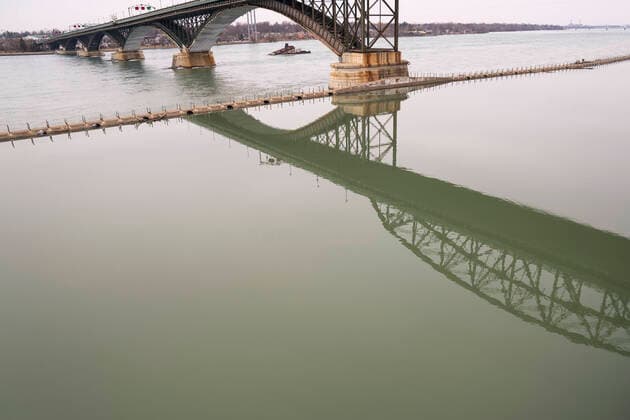 March 18, 2020, Buffalo, New York, USA: The USA and Canada have closed the border to all non-essential travel becuase of Covid-19. The 5,500 mile border has been closed by mutual agreement between the two governments. The Peace Bridge between Buffalo, NY and Fort Erie, Ontario had 5,105,882 bridge crossings in 2019. . March 18, 2020. Buffalo, NY. Buffalo USA - ZUMAb175 20200318_znp_b175_021 Copyright: xBrendanxBannonx