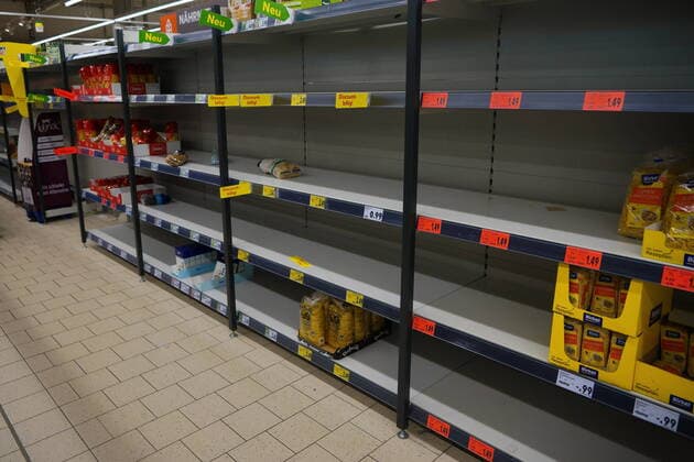 93 EMPTY RACKS , Kaufland, Berlin, 17 03 2020 , hamsters, hamster purchases, empty shelves for hygiene products, noodles, durable food, effects due to corona virus, standstill in public life due to respiratory disease, COVID 19, is caused by the virus SARS CoV 2 and is now called COVID 19 Epidemic, pandemic, Berlin Germany, germany Copyright: xPOP-EYE ChristianxBehringx POP-EYE_CoronaKrise_15001413
