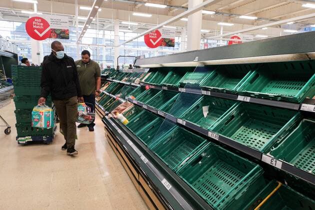(200320) -- LONDON, March 20, 2020 (Xinhua) -- People go shopping in a Tesco supermarket in London, Britain, on March 20, 2020. Cafes, bars, pubs and restaurants must close from Friday night across Britain in a bid to contain the spread of COVID-19 outbreak, British Prime Minister Boris Johnson said Friday. As of 9 a.m. local time (0900 GMT) Friday, the number of confirmed COVID-19 cases in Britain reached 3,983, according to UK s Department of Health and Social Care. As of 1 p.m. (1300 GMT), 177 patients who tested positive for COVID-19 have died. (Photo by Joe Newman Xinhua) BRITAIN-LONDON-COVID-19-SHOPPING