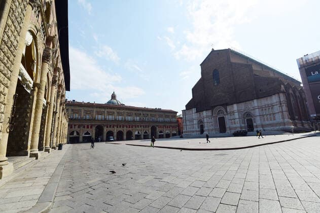 (200321) -- ROME, March 21, 2020 (Xinhua) -- A few people walk on Piazza Maggiore in Bologna, Italy, March 20, 2020. Italy s Ministry of Health on Friday took the unprecedented step of closing all public parks, gardens and other open spaces, effective from Saturday. The coronavirus pandemic has claimed 4,032 lives in locked down Italy by Friday, with the number of cumulative cases reaching 47,021, according to new data released by the Civil Protection Department. (Photo by Gianni Schicchi Xinhua) ITALY-COVID-19-LOCKDOWN