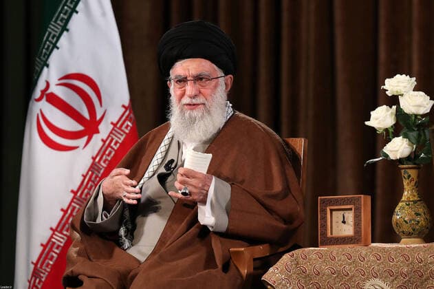 News Bilder des Tages March 22, 2020, Tehran, Iran: In this picture released by the official website of the office of the Iranian supreme leader, Supreme Leader Ayatollah ALI KHAMENEI addresses the nation on a televised speech, in Tehran, Iran, on March 22, 2020. Khamenei rejected any help from the US over coronavirus crisis saying You cannot be trusted . According to the latest report by the Ministry of Health, there are at least 21,638 confirmed cases of coronavirus infections and 1,685 people have died from the virus throughout Iran. All 31 of Iran s provinces have reported cases, with the northeastern province of Semnan reporting the largest number of infections per capita. Tehran Iran - ZUMAi98_ 20200322_zih_i98_009 Copyright: xIranianxSupremexLeader SxOfficex