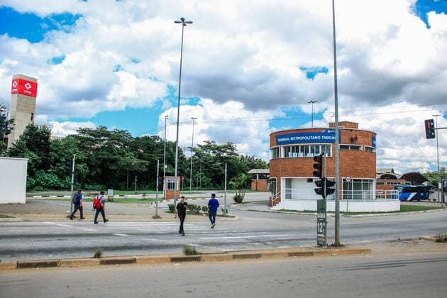 March 24, 2020, Guarulhos, Sao Paulo, Brasil: (INT) COVID-19-Movement at bus terminal.March 24,2020, Guarulhos,Sao Paulo,Brazil:..After the regulations by the Mayor of Guarulhos City,Gustavo Henric Costa (known as GUTI), which determines the reduced circulation of buses in the city because of Coronavirus,users face a long wait to use transportation at the Taboao Metropolitan Bus Terminal,one of the main ones in the City, as it is next to the CPTM Train Station and Guarulhos Airport. The train station also continues, with little movement this Tuesday (24)...Credit: Thenews2 Guarulhos Brasil - ZUMAn293 20200324_znp_n293_058 Copyright: xFepesilx
