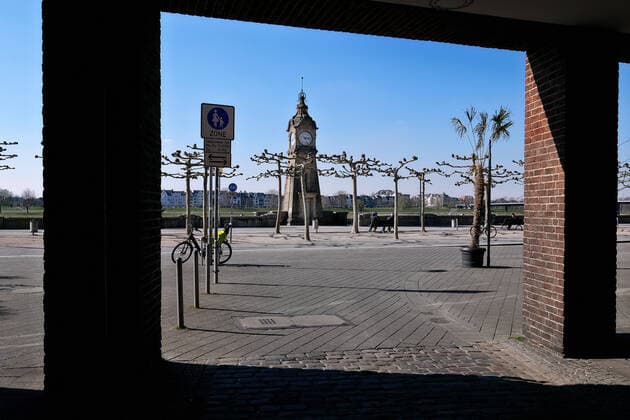 Empty streets in Düsseldorf during the corona crisis, Rhine promenade with water gauge