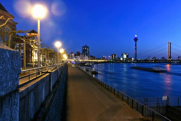 Empty streets in Düsseldorf during the Corona crisis, Rhine promenade