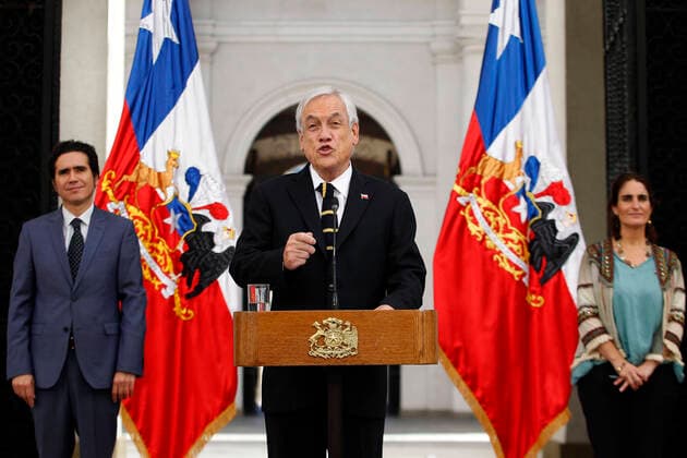 Santiago, April 2, 2020 The President of the Republic, Sebastian Pinera, accompanied by the Ministers of Finance, Ignacio Briones, of Labor, Maria Jose Zaldivar and of Social Development, Sebastian Sichel, promulgates the law that creates the Minimum Guaranteed Income Dragomir Yankovic Aton Chile, Santiago Chile Aton 409363 Copyright: DRAGOMIRxYANKOVIC ATONxCHILE