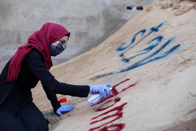 April 3, 2020, Gaza City, Gaza Strip, Palestinian Territory: A Palestinian artist Rana el-Ramlawi, 23, creates a sand sculpture stay home during awareness campaign about the spread of coronavirus disease (COVID-19), at her house Gaza city, on April 3, 2020. The United Nations has warned that a COVID-19 outbreak in Gaza could be disastrous, given the high poverty rates and weak health system in the coastal strip under Israeli blockade since 2007. Authorities in Gaza have said that more than 2,700 Palestinians are in home-isolation, mostly people who had returned from Egypt Gaza City Palestinian Territory - ZUMAap3_ 20200403_zaf_ap3_010 Copyright: xMahmoudxAjjourx