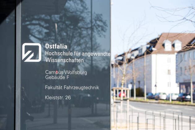 04 04 2020, xtgx, Effects of the Corona Virus in Wolfsburg, Gabeude of the Ostfalia University of Applied Sciences, whose teaching is currently suspended University, college, university, Universtiatet, study, students, students, symbol picture, symbol photo Wolfsburg