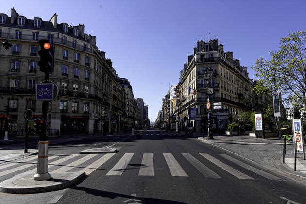 Coronavirus in Frankreich, Eindrücke aus Paris April 5, 2020, Paris, France: (INT) Paris amid Coronavirus. April 5,2020,Paris,France:Little movement in the streets of Paris,capital of France, this Sunday afternoon (5), due to the isolation imposed by the Coronavirus pandemic...Credit: Thenews2 Paris - ZUMAn293 20200405_znp_n293_005 Copyright: xEricxBrommex