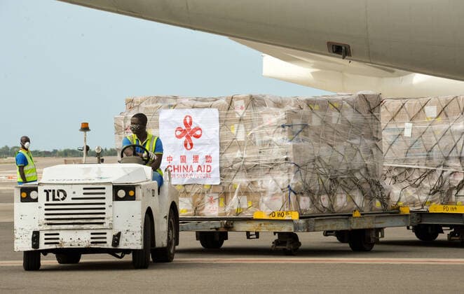 (200406) -- ACCRA, April 6, 2020 -- A staff member unloads Chinese medical supplies from an airplane at the Kotota International Airport in Accra, capital of Ghana, April 6, 2020. China s medical supplies for 18 African countries have arrived here on Monday, and are scheduled to be delivered to the other 17 countries within a few days. The beneficiary African countries are Ghana, Nigeria, Senegal, Gabon, Sierra Leone, Guinea-Bissau, Guinea, Cote d Ivoire, Gambia, Liberia, Mali, Burkina Faso, Republic of Congo, Equatorial Guinea, Togo, Benin, Cape Verde, as well as Sao Tome and Principe. ) GHANA-ACCRA-COVID-19-AFRICA-CHINA-SUPPLIES XuxZheng