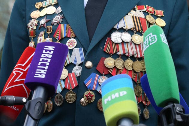 ST PETERSBURG, RUSSIA – APRIL 30, 2020: Medals worn by Mikhail Polyachkov, a WWII veteran, during a private parade arranged for him as part of the Supporting Veterans initiative to mark the forthcoming Victory Day. This year, Russia is celebrating the 75th anniversary of the victory over Nazi Germany in the Great Patriotic War of 1941–1945 (the Eastern Front of World War II). Peter Kovalev Private parade for WWII veteran in St Petersburg ** ST PETERSBURG, RUSSIA - APRIL 30, 2020 Medals worn by Mikhail Polyachkov, a WWII veteran, during a private parade arranged for him as part of the Supporting Veterans initiative to mark the forthcoming Victory Day This year, Russia is celebrating the 75th anniversary of the victory over Nazi Germany in the Great Patriotic War of 1941-1945 the Eastern Front of World War II Peter Kovalev Private parade f