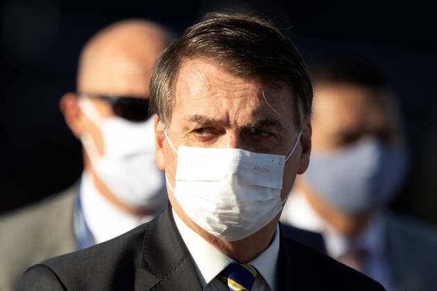 The President of Brazil, Jair Bolsonaro, participates in a National flag raising ceremony in front of the Alvorada Palace, in Brasilia, Brazil, 12 May 2020. Brazil already has 11,519 deaths from COVID-19, while the number of infected exceeds 168,300 people, the Ministry of Health reported. Dressed in masks, Bolsonaro and his ministers participate in official act in Brasilia !ACHTUNG: NUR REDAKTIONELLE NUTZUNG! Copyright: xJoedsonxAlvesx AME9222 20200512-637248958442178085