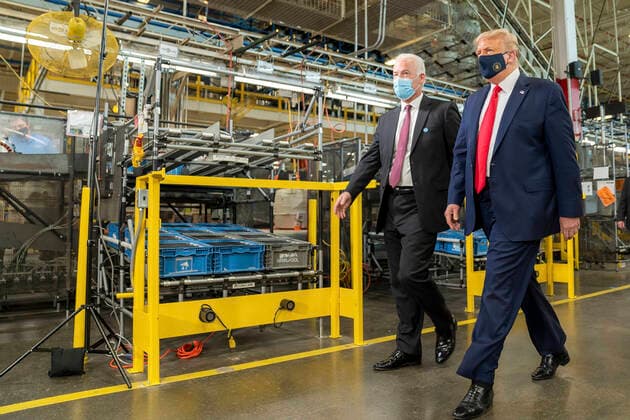 August 6, 2020, Clyde, OH, United States of America: U.S. President Donald Trump, wearing a face mask, is given a tour of a Whirlpool Corporation Manufacturing Plant by VP Integrated Supply Chain and Quality Jim Keppler, left, August 6, 2020 in Clyde, Ohio. Clyde United States of America - ZUMAp138 20200806_zaa_p138_015 Copyright: xShealahxCraighead WhitexHousex