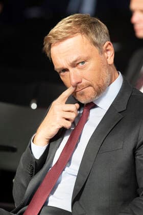 Christian LINDNER, politician, chairman of the FDP, portrait, portrait, portrait, cut single picture, single motif, Dr h c Friede Springer receives the Freedom Prize of the Friedrich Naumann Foundation in the Paulskirche Frankfurt, 10 10 2020,