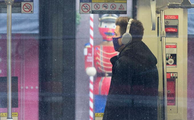 (201228) -- TORONTO, Dec. 28, 2020 -- A man wearing a face mask rides a TTC streetcar in Toronto, Ontario, Canada, Dec. 27, 2020. Canada s COVID-19 cases surpassed 550,000, with the total hitting 552,020, including 14,963 deaths, as of Sunday afternoon, according to CTV. Ontario, the most populous province in Canada, reported 2,005 new cases, bringing its total case count to 171,416 on Sunday. (Photo by Xinhua) CANADA-ONTARIO-COVID-19 ZouxZheng