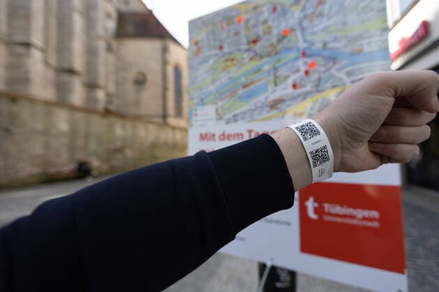 Tuebingen themed pictures Tuebingen in time of Corona Pandemic, 28 03 2021 themed pictures Tuebingen in time of Corona Pandemic, wristband with QR code, scanning with mobile phone, day ticket, gastro open, outdoor dining, beer garden, Neckar, 28 03 2021, Copyright: xEIBNER DROFITSCHx EP_ddh