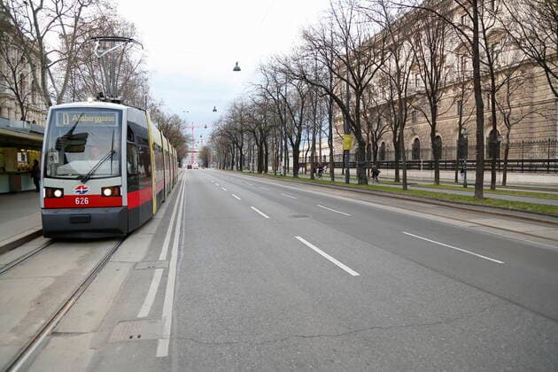 Vienna corona crisis easter calm 4 hard lockdown first day Vienna, 1 4 2021 corona pandemic, corona, corona virus, CoV 2, Covid 19, Sars, virus, virus infection, pandemic, corona crisis, viral disease, coronavirus, SARS CoV 2 autoleerer Ring, verkhersarm, autolos tram Vienna Austria AVN101002471261