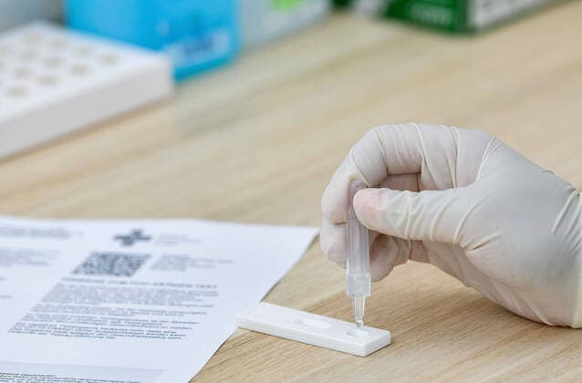 07 04 2021, xpsx, local Obertshausen opening corona test center v l test center, test station, testing, corona, covid 19, pandemic, rapid test, test, coronatest,, Obertshausen Hesse Germany DEU