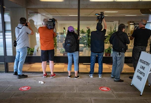 August 9, 2021, Vancouver, BC, Canada: Photographers and videographers shoot through windows as Meng Wanzhou, back, chief financial officer of Huawei, walks to an elevator as she arrives at B.C. Supreme Court to attend her extradition hearing, in Vancouver, on Monday, August 9, 2021. Vancouver Canada - ZUMAc35_ 20210809_zaf_c35_061 Copyright: xDarrylxDyckx