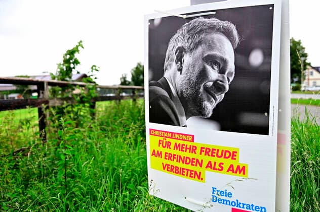 Election 2021, the parties advertise not only on the Internet or talk shows for votes of voters, but also with election posters of the major parties, CDU, SPD, FDP, The Greens, as here in the state of North Rhine-Westphalia NRW To see the top politicians Olaf Schulz, Armin Laschet, Christian Lindner, Annalena Baerbock and Robert Habeck, photographed on 17 08 2021 Â