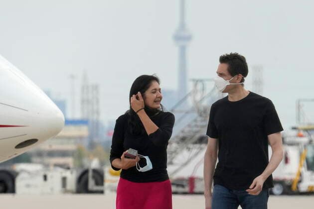 September 25, 2021, Toronto, on, Canada: Michael Kovrig, right, talks with his wife Vina Nadjibulla, centre left, after his arrival at Pearson International Airport in Toronto, Saturday, Sept. 25, 2021. Two Canadians who were imprisoned in China for nearly three years are home. Toronto Canada - ZUMAc35_ 20210925_zaf_c35_009 Copyright: xFrankxGunnx