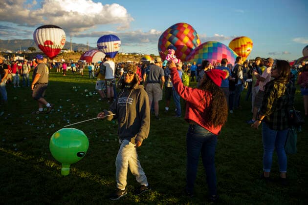 October 2, 2021, albuquerque, New Mexico, USA: Julian Redhouse, 11, and Ariana Evans, 11, of Farmington, play with bubbles and a small balloon as full-size versions inflate for the Twilight Twinkle Glow on the first night of the Albuquerque International Balloon Fiesta on Saturday, Oct. 2, 2021. During the Glow many of the balloons are inflated and lit up as the sun goes down. albuquerque USA - ZUMAab1_ 20211002_zaf_ab1_044 Copyright: xNadavxSorokerx