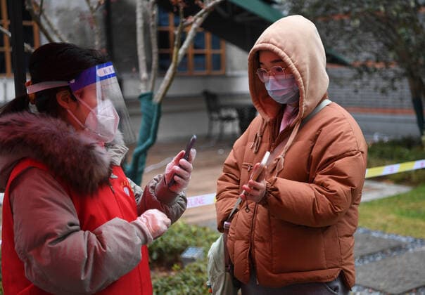 (220107) -- ZHENGZHOU, Jan. 7, 2022 -- A staff member scans a citizen s health code to check health information at a COVID-19 testing site in Zhengzhou, central China s Henan Province, Jan. 7, 2022. Zhengzhou City, capital of central China s Henan Province, reported 42 new locally transmitted COVID-19 confirmed cases as of 8 a.m. Friday, local authorities said. The confirmed cases, ranging from two to 66 years old, are all scattered in different districts of the city. They have mild symptoms and are in stable condition. ) CHINA-HENAN-ZHENGZHOU-COVID-19-TEST (CN) ZhangxHaoran