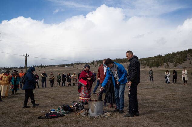 March 30, 2022, WILLIAMS LAKE, BC, CANADA: Prime Minister Justin Trudeau places tobacco in a ceremonial fire along with Williams Lake First Nation Chief Willie Sellars, right, Assembly of First Nations National Chief RoseAnne Archibald, left, and Minister of Crown Indigenous Relations Marc Miller, back, on the former grounds of St. Joseph s Mission Residential School, in Williams Lake, B.C., on Wednesday, March 30, 2022. In January, the Williams Lake First Nation announced it had identified 93 reflections that could indicate the number of children buried around the site of the former residential school. WILLIAMS LAKE CANADA - ZUMAc35_ 20220330_zaf_c35_112 Copyright: xDarrylxDyckx
