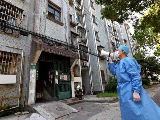 (220412) -- SHANGHAI, April 12, 2022 -- Wei Gang broadcasts tips to residents at a residential area in Baoshan District of Shanghai, east China, April 12, 2022. Wei Gang, 78, is a volunteer working on the frontline of Shanghai s fight against the COVID-19. Wei Gang devoted himself to volunteering after his retirement in 2004. Although he was diagnosed with cancer in 2016 and experienced a difficult period of fighting against the disease, he continued the volunteer work as soon as his condition improved. In recent years, Wei has led a mediation team to help solve more than 400 neighborhood disputes. After a resurgence of COVID-19 hit Shanghai, Wei Gang volunteered to help his neighborhood committee on anti-epidemic works. Cancer didn t