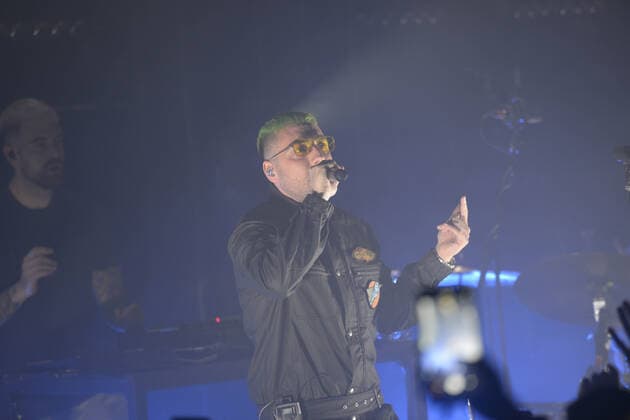 Coez Konzert in Neapel Italy: Coez performs in Naples Silvano Albanese, better known by his many fans as Coez, was born in Nocera Inferiore on 11 July 1983. He performed live this evening at the Duel Club in Pozzuoli (Naples, Italy) He is a rapper and songwriter who has managed to establish himself overwhelmingly in the Italian music scene. With his first album, released in 2013, he placed himself in the top ten of the GFK chart, remaining in this position for a month. Coez s music immediately conquered radio, TV, social media and print media, so much so that it deserved numerous articles in authoritative newspapers such as Corriere della Sera, Vanity Fair, Repubblica and Rolling Stone. He made it to the finals at the 2013 Music Summer Festival and was chosen as Copyright: MarianoxMontella