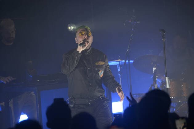 Coez Konzert in Neapel Italy: Coez performs in Naples Silvano Albanese, better known by his many fans as Coez, was born in Nocera Inferiore on 11 July 1983. He performed live this evening at the Duel Club in Pozzuoli (Naples, Italy) He is a rapper and songwriter who has managed to establish himself overwhelmingly in the Italian music scene. With his first album, released in 2013, he placed himself in the top ten of the GFK chart, remaining in this position for a month. Coez s music immediately conquered radio, TV, social media and print media, so much so that it deserved numerous articles in authoritative newspapers such as Corriere della Sera, Vanity Fair, Repubblica and Rolling Stone. He made it to the finals at the 2013 Music Summer Festival and was chosen as Copyright: MarianoxMontella