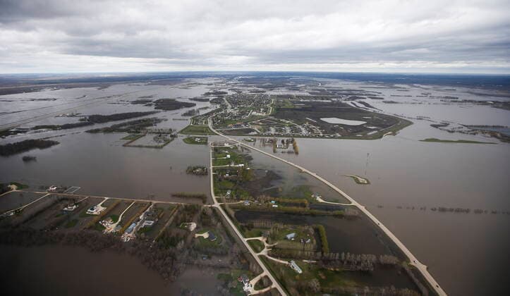 May 15, 2022, WINNIPEG, MB, CANADA: St Adolphe, Man., which runs along highway 75, is protected against Red River flooding by a dike south of Winnipeg, Sunday, May 15, 2022. WINNIPEG CANADA - ZUMAc35_ 20220515_zaf_c35_087 Copyright: xJohnxWoodsx