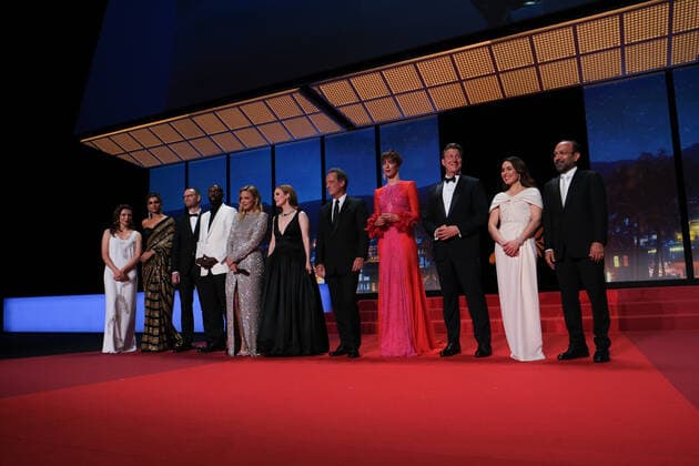 75eme Festival International du Film de Cannes. Ceremonie d ouverture. 75th International Cannes Film Festival. Opening ceremony 280250 2022-05-17 Cannes France Moore, Julianne; Lindon, Vincent; Efira, Virginie; Trinca, Jasmine; Hall, Rebecca; Rapace, Noomi; Padukone, Deepika; Farhadi, Asghar; Ly, Ladj; Nichols, Jeff; Trier, Joachim Copyright: xSergexArnalx xStarfacex STAR_280250_064