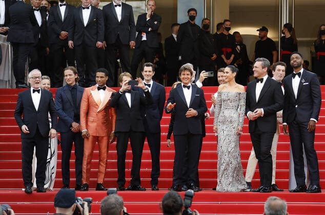 May 18, 2022, CANNES, FRANCE: Jerry Bruckheimer, Greg Tarzan Davis, Lewis Pullman, Christopher McQuarrie, Miles Teller, Tom Cruise, Jennifer Connelly, Jon Hamm, Jay Ellis attend the screening of Top Gun: Maverick during the 75th annual Cannes film festival at Palais des Festivals on May 18, 2022 in Cannes, France. CANNES FRANCE - ZUMAs181 20220518_zea_s181_203 Copyright: xImagespacex