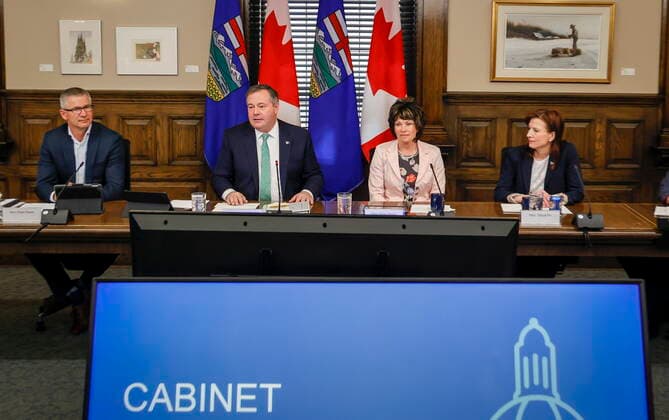 May 20, 2022, Calgary, AB, CANADA: Alberta Premier Jason Kenney, centre left, says he will stay in the top job to maintain continuity and stability in government until a new United Conservative party leader is chosen, in Calgary, Alta., Friday, May 20, 2022. Calgary CANADA - ZUMAc35_ 20220520_zaf_c35_060 Copyright: xJeffxMcintoshx