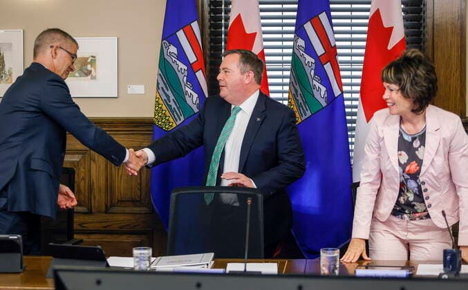 May 20, 2022, Calgary, AB, CANADA: Alberta Premier Jason Kenney, right, says he will stay in the top job to maintain continuity and stability in government until a new United Conservative party leader is chosen, in Calgary, Alta., Friday, May 20, 2022. Calgary CANADA - ZUMAc35_ 20220520_zaf_c35_063 Copyright: xJeffxMcintoshx